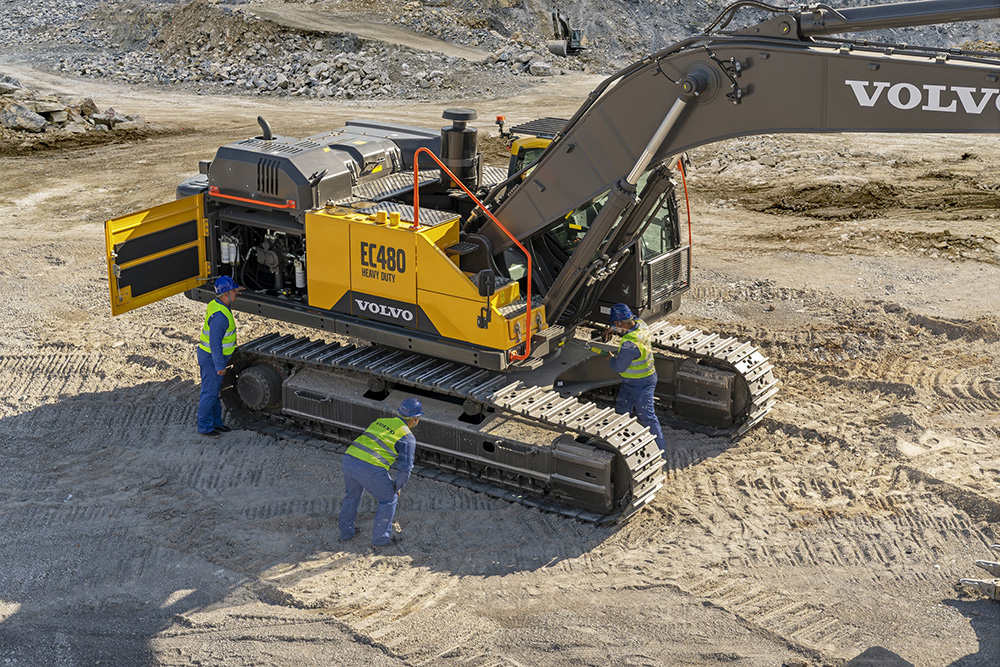 Volvo CE has a strong presence in France. Pictured are Volvo technicians examining a Volvo EC480 heavy-duty excavator belonging to one of the OEM’s quarrying customers