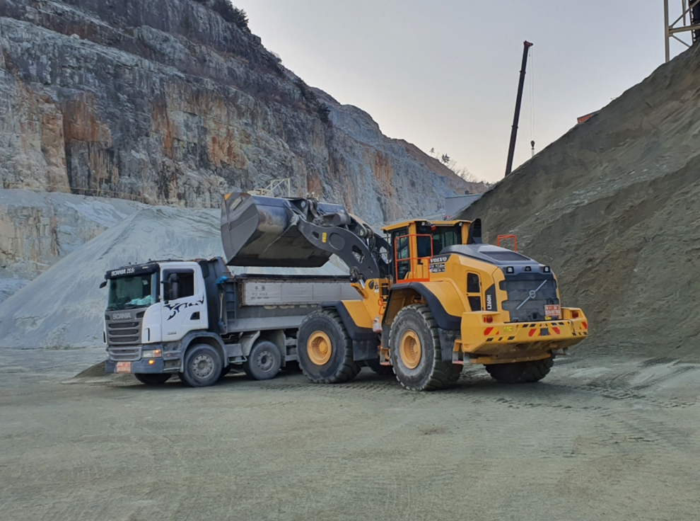 Wheeled loaders with a bucket capacity above 4m3 - such as the Volvo L260H - account for 90% of loaders sold to South Korean quarries