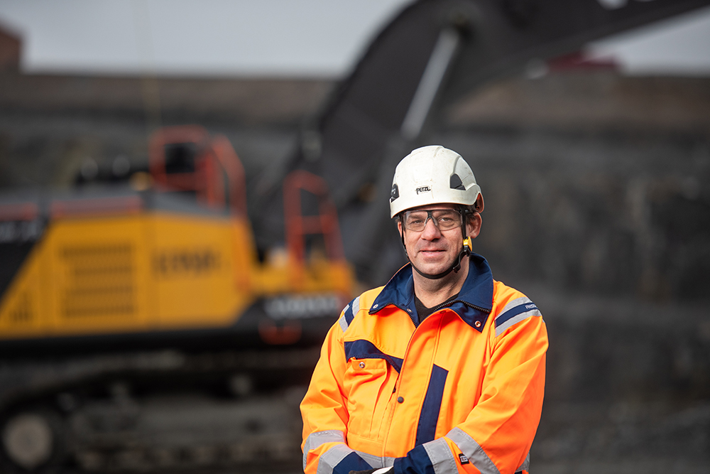 Rutqvists Schakt MD Lars-Göran ‘Lalla’ Rutqvist in front of the firm's Volvo EC950F excavator at the Aitik open-pit copper mine