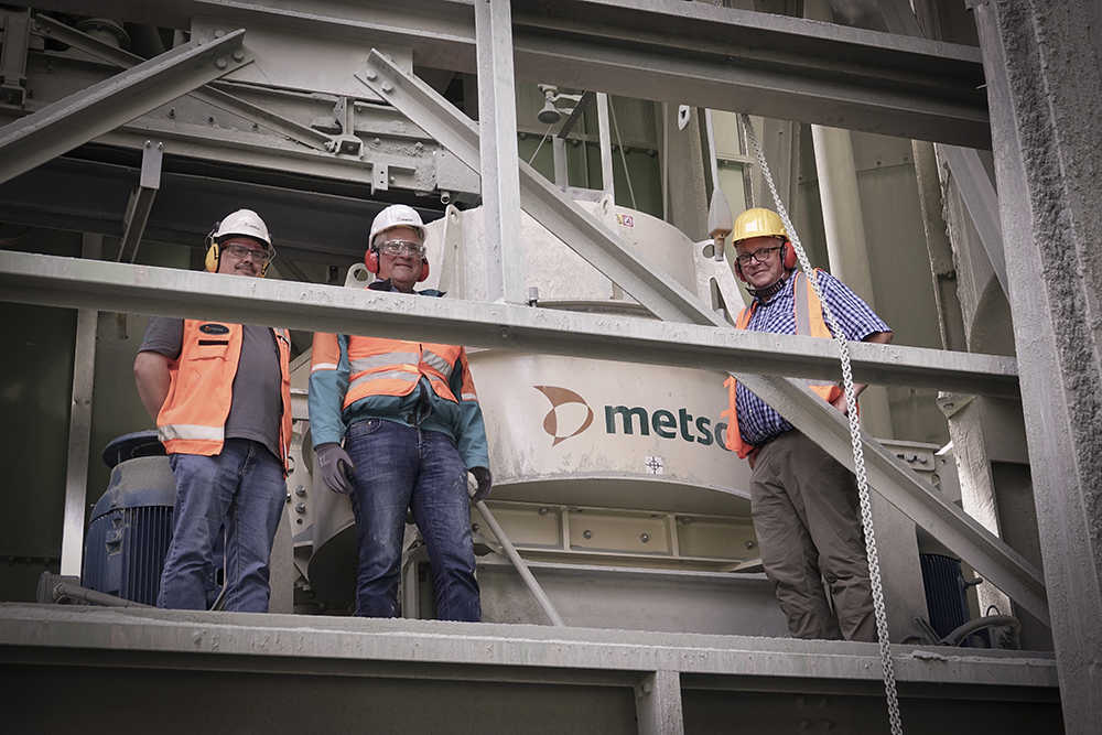 From left: Andreas Koch and Thorsten Stellmacher of Metso Germany, and Bernd Jost, managing director Wilhelm Jost