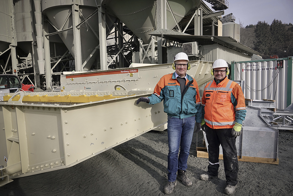 Thorsten Stellmacher (left) and Andreas Koch of Metso Germany played key roles in the Metso SiteBooster project at Wilhelm Jost’s Diabaswerk Altenkirchen