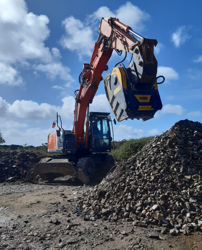 An MB Crusher BF70.2 on a Hitachi 170W excavator is reducing waste brick and concrete in France’s most northwesterly point