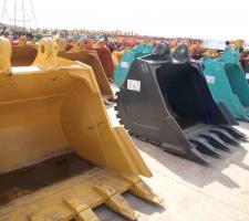 earthmoving machine buckets at Euro Auctions 