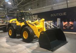 A Komatsu Dash 8 wheeled loader fitted with Continental EM-Master tyres