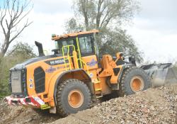  G Webb Haulage's new Hyundai HL960A wheeled loader in operation at Little Paxton quarry