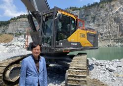 Pyeong-sik Kim, CEO of Daeil Development, with the company’s new Volvo EC550E crawler excavator