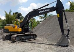 A Volvo EC200D excavator at a facility in Yogyakarta on the island of Java is helping to meet Indonesia’s high demand for aggregates