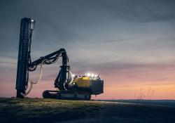 The SmartROC T25 R drill rig features a smart RCS control system
