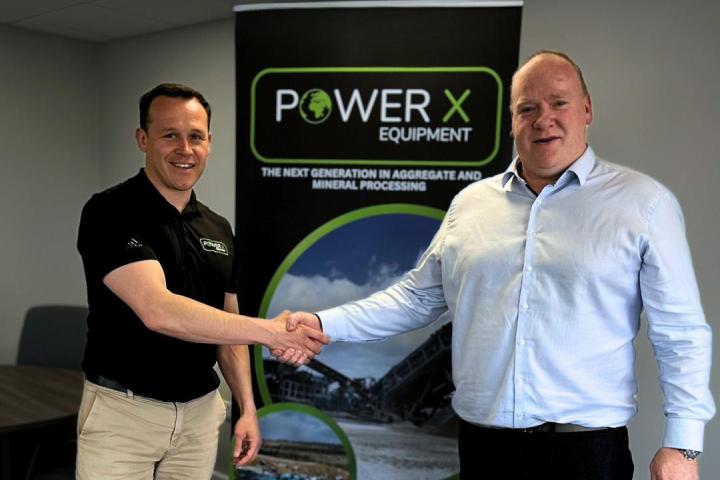 Luke Talbot (left), MD of PX Equipment, and Powerscreen's Mark Ferguson mark the extended distributor agreement in West Africa. Pic: Powerscreen
